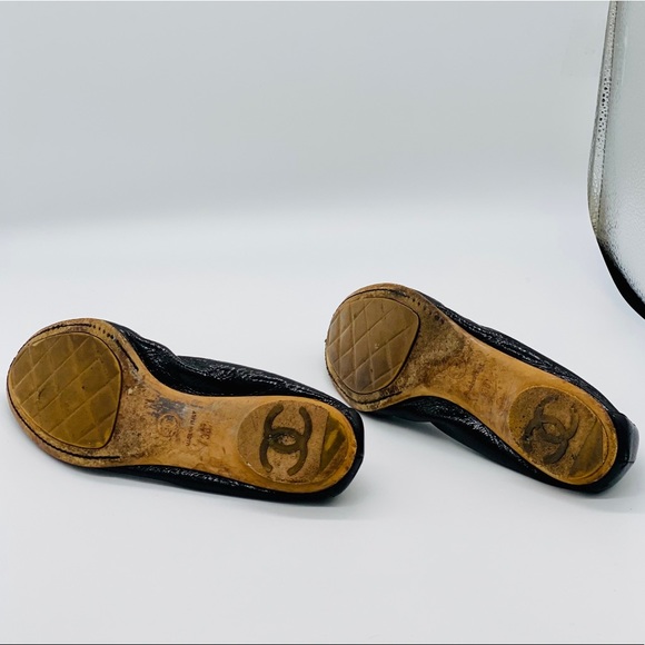 CHANEL Black Patent Leather Ballerina Flats - Picture 12 of 14